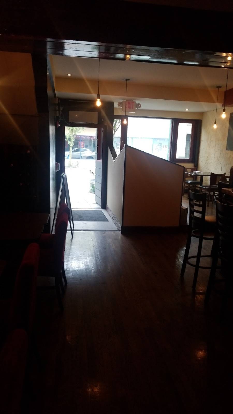 Aura wine & Bar | restaurant | 501 Main St, New Rochelle, NY 10801, USA | 9143552814 OR +1 914-355-2814