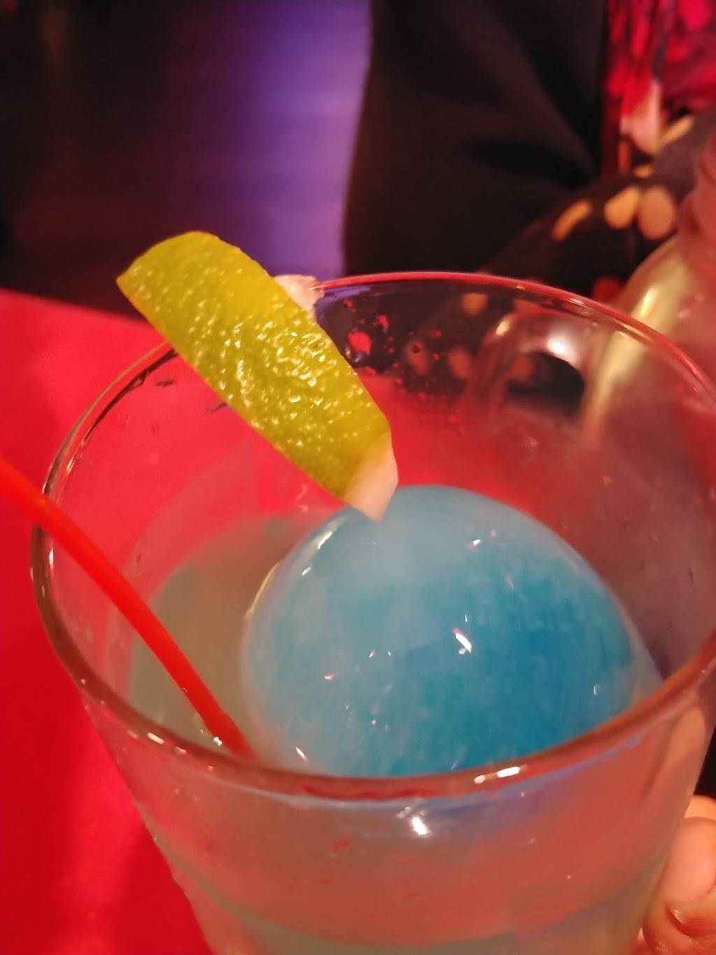 Robertos Grill Cafe | restaurant | 102 E Post Rd, White Plains, NY 10601, USA | 9148311028 OR +1 914-831-1028