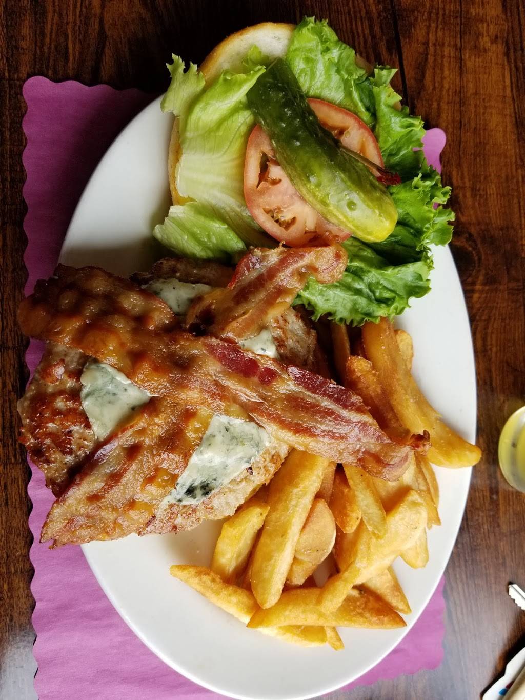 McGuires Ale House | restaurant | 130 Mt Pleasant Rd, Newtown, CT 06470, USA | 2032703999 OR +1 203-270-3999