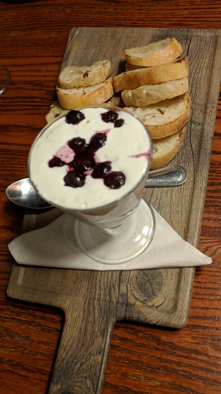 Mudflats Bar & Grill | restaurant | 31 Columbus St, Galena, OH 43021, USA | 7409655700 OR +1 740-965-5700