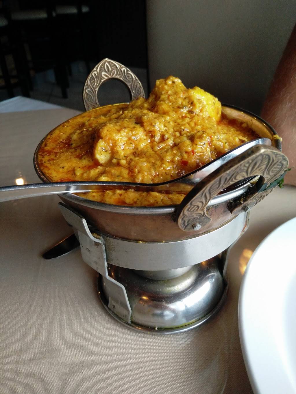 Spice Roots | restaurant | 200 Kortright Rd W, Guelph, ON N1G 4X8, Canada | 5197805222 OR +1 519-780-5222