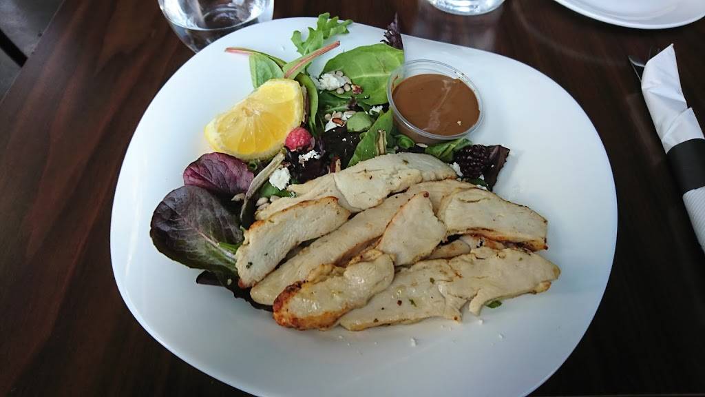 Roses New York downtown | restaurant | 135 Fort York Blvd, Toronto, ON M5V 0E3, Canada | 4165517336 OR +1 416-551-7336