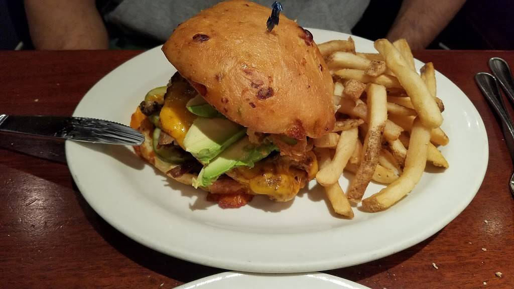 Clydes at Mark Center | restaurant | 1700 N Beauregard St, Alexandria, VA 22311, USA | 7038208300 OR +1 703-820-8300