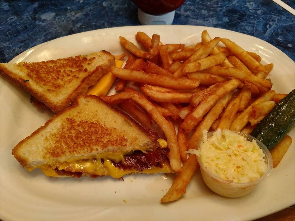 Peters Diner | restaurant | 236 Broadway, Amityville, NY 11701, USA | 6316939003 OR +1 631-693-9003