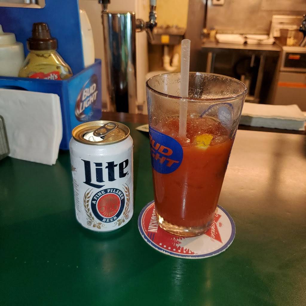 Swamp Side Bar & Grill | restaurant | 452 N Lakeview Ave, Endeavor, WI 53930, USA | 6085872643 OR +1 608-587-2643