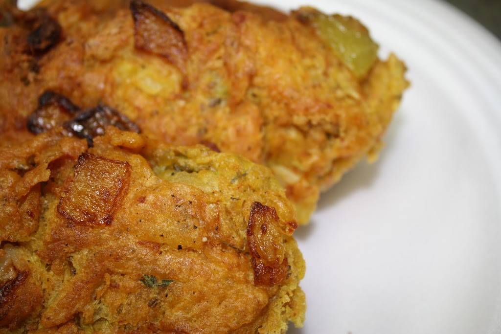 Lloyds Jamaican Restaurant | restaurant | 1710 Jane St, York, ON M9N 2S4, Canada | 4162422436 OR +1 416-242-2436