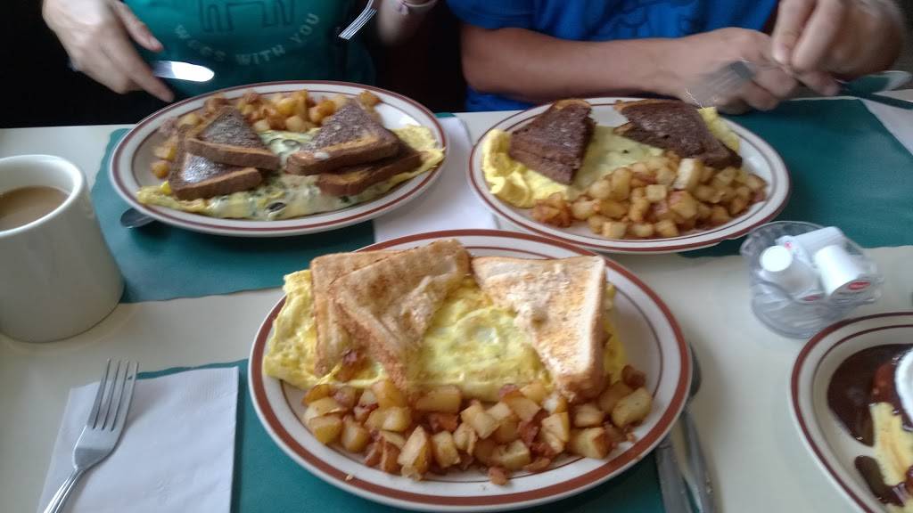 Teds Place | restaurant | 642 Washington St, Whitman, MA 02382, USA | 7814472100 OR +1 781-447-2100