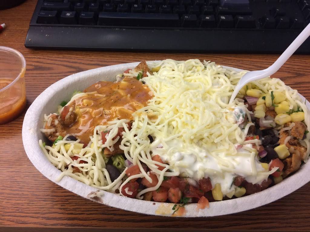 Chipotle Mexican Grill | restaurant | 1701 Cumberland Ave, Knoxville, TN 37916, USA | 8655250585 OR +1 865-525-0585