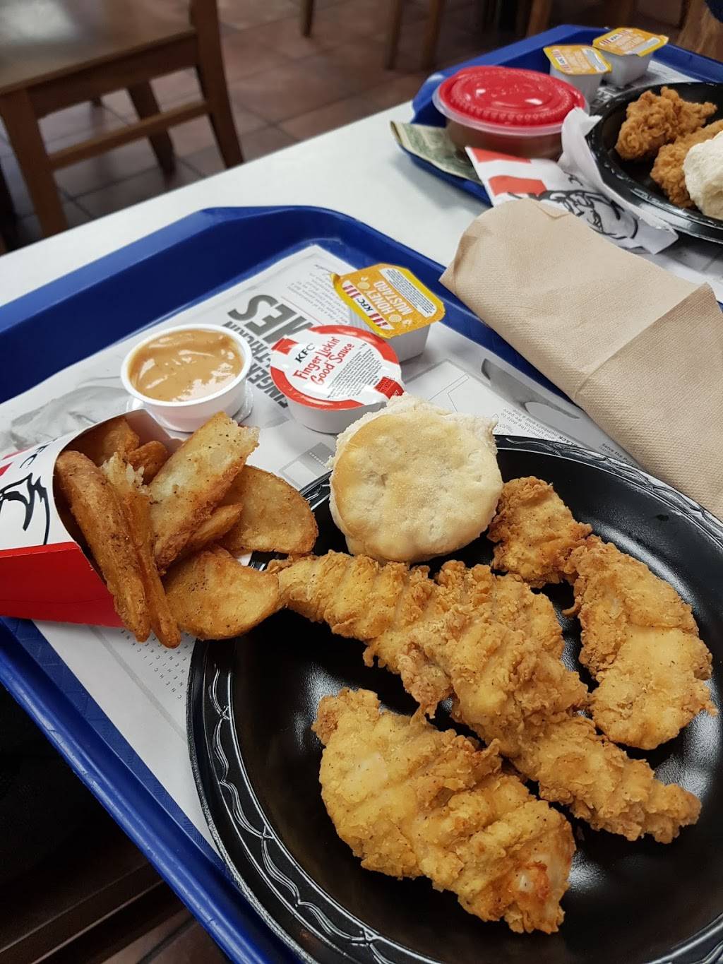 KFC | restaurant | 3300 E Cumberland Rd, Bluefield, WV 24701, USA | 3043257858 OR +1 304-325-7858