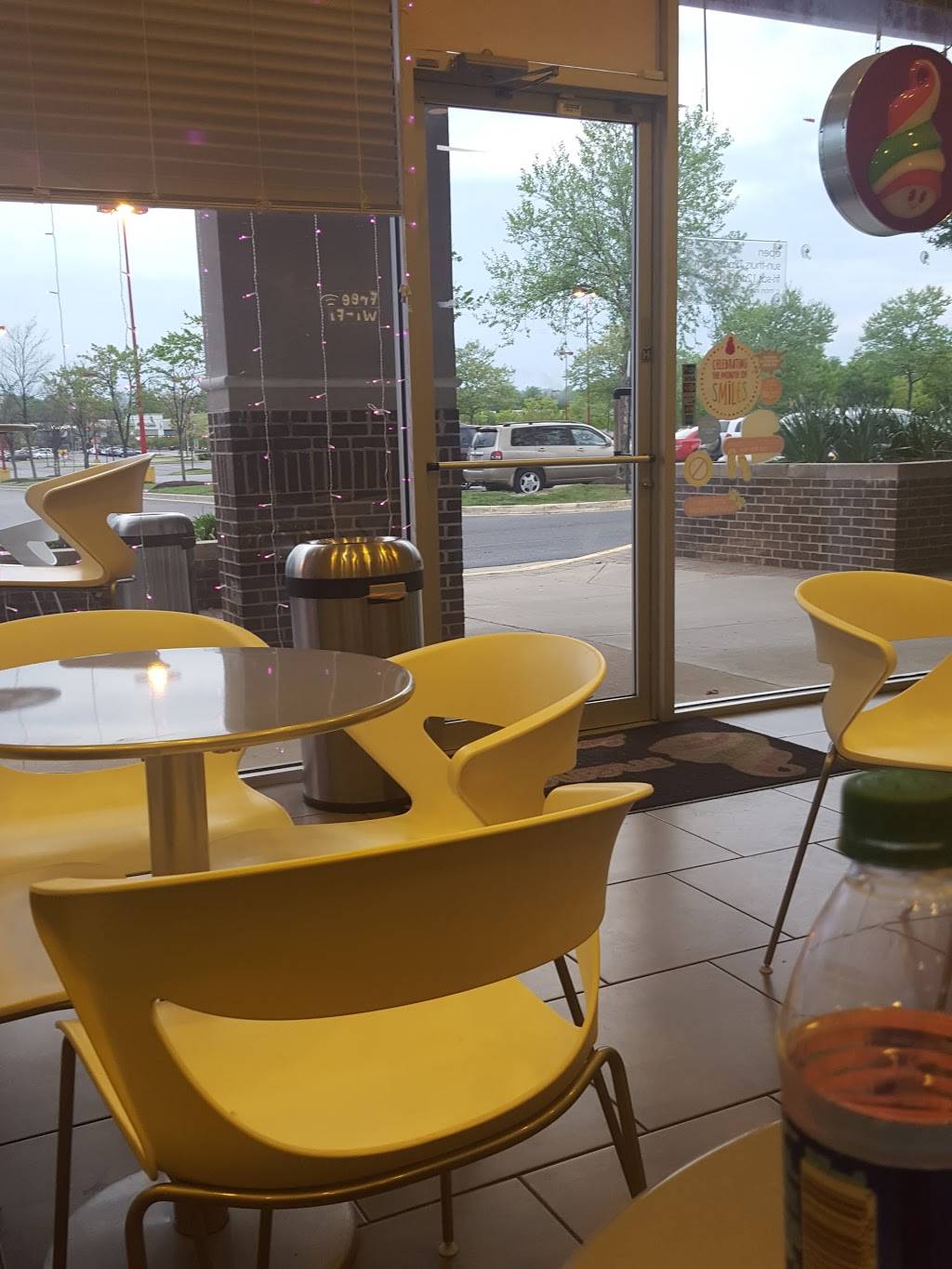 Menchies | restaurant | 10418 Campus Way S, Largo, MD 20774, USA | 3013502710 OR +1 301-350-2710