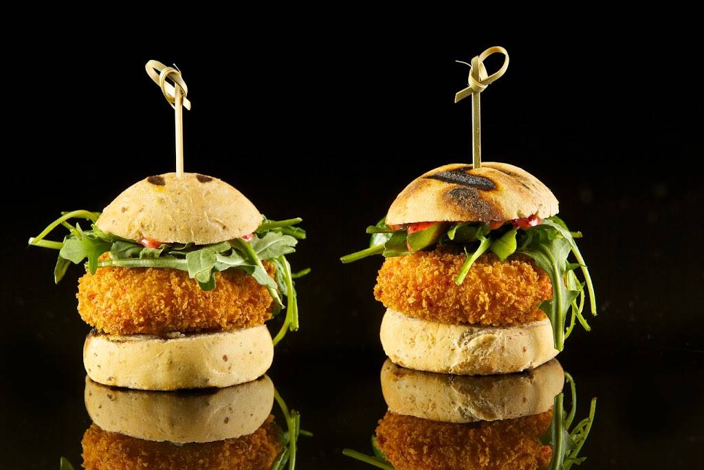 MC Lounge | restaurant | 3400-A Ch Ste-Foy, Québec, QC G1X 1S6, Canada | 4186504550 OR +1 418-650-4550