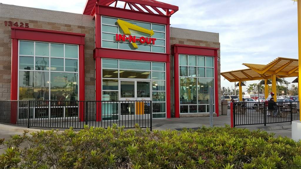 In-N-Out Burger | restaurant | 13425 Washington Blvd, Marina Del Rey, CA 90292, USA | 8007861000 OR +1 800-786-1000