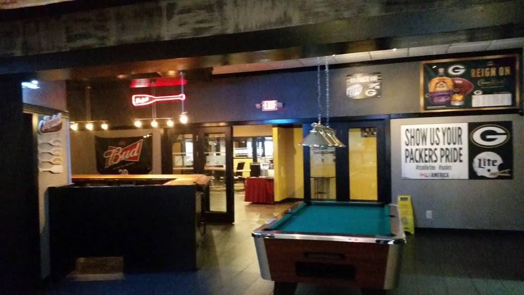 Aviator Sports Bar & Grille | restaurant | 5105 S Howell Ave, Milwaukee, WI 53207, USA | 4148313666 OR +1 414-831-3666