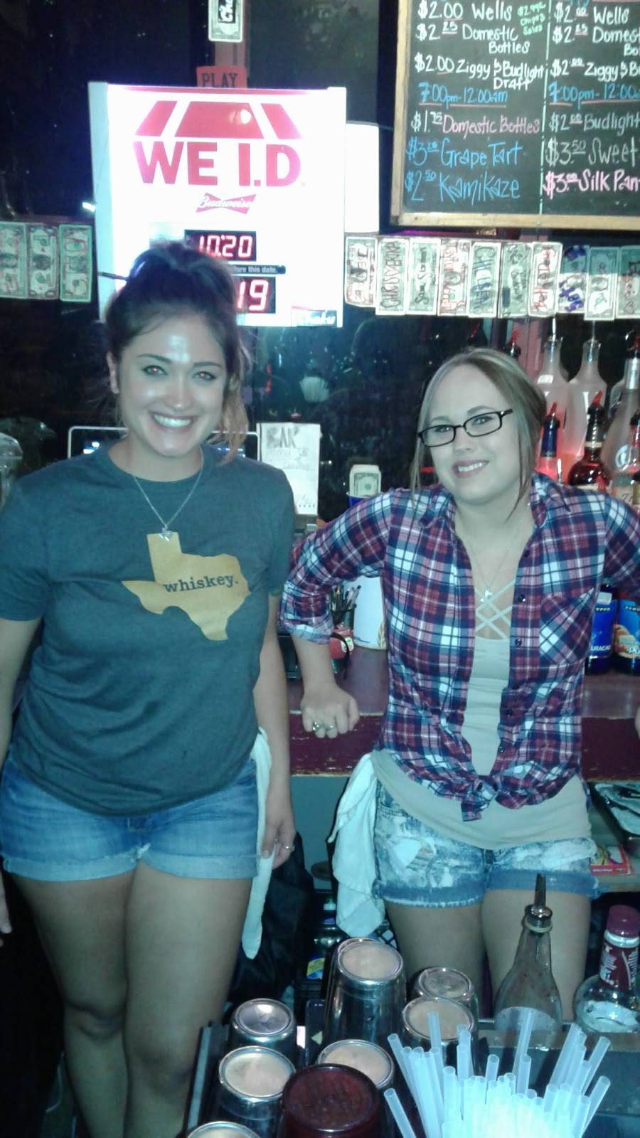 Playoffs | restaurant | 204 S Austin St, Seguin, TX 78155, USA | 8303720808 OR +1 830-372-0808