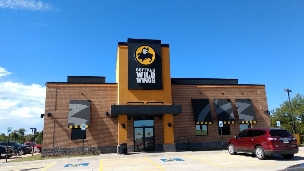Buffalo Wild Wings | meal takeaway | 3010 Classen Blvd, Norman, OK 73072, USA | 4057018254 OR +1 405-701-8254