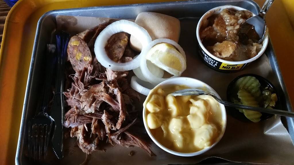 Dickeys Barbecue Pit | restaurant | 4610 N Central Expy, Dallas, TX 75206, USA | 2143704550 OR +1 214-370-4550