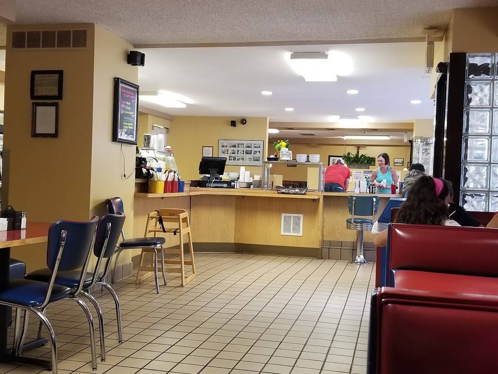 4 Seasons | restaurant | 114 Mahtomedi Ave, St Paul, MN 55115, USA | 6514292201 OR +1 651-429-2201