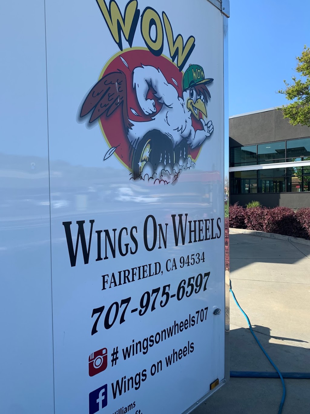 Wings on Wheels | restaurant | 4444 Central Pl, Fairfield, CA 94534, USA | 7079756597 OR +1 707-975-6597