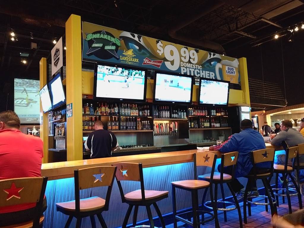 Sneakers Sports Grille | restaurant | 111 Beach Blvd, Jacksonville Beach, FL 32250, USA | 9044821000 OR +1 904-482-1000