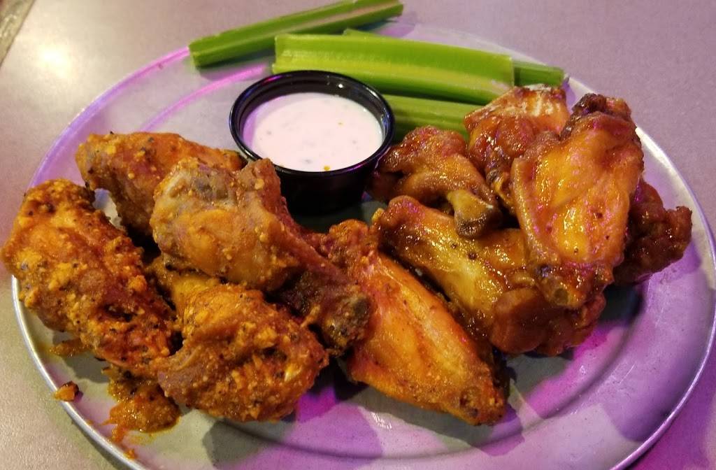 Pluckers Wing Bar | restaurant | 10407 Katy Fwy, Houston, TX 77024, USA | 7134659464 OR +1 713-465-9464