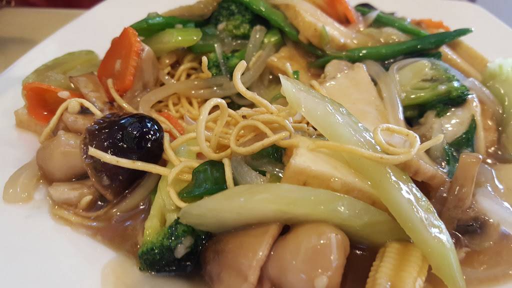 Thai Basil | restaurant | 2705 N Dirksen Pkwy, Springfield, IL 62702, USA | 2175257777 OR +1 217-525-7777