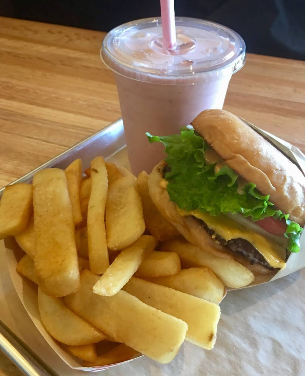 Beeps Burgers | restaurant | 24703 Amador St, Hayward, CA 94544, USA | 5104703022 OR +1 510-470-3022