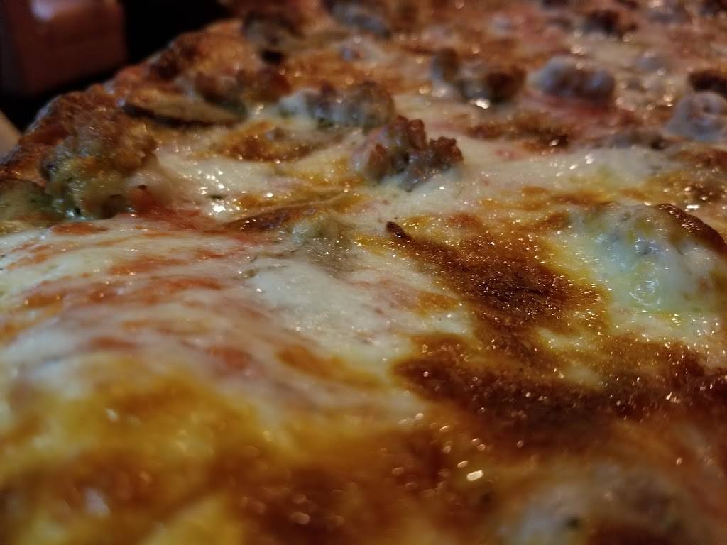 Oakville Pizza | restaurant | 263 Main St, Oakville, CT 06779, USA | 8602749233 OR +1 860-274-9233