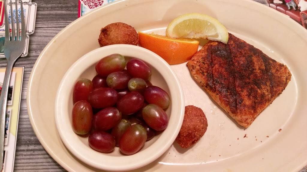 Hucks Catfish | restaurant | 2811 Trail Dr, Denison, TX 75020, USA | 9033370033 OR +1 903-337-0033