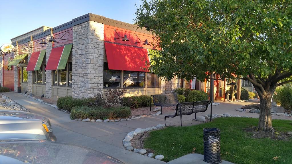 Chilis Grill & Bar | restaurant | 3625 S Monaco Pkwy, Denver, CO 80237, USA | 3036912928 OR +1 303-691-2928