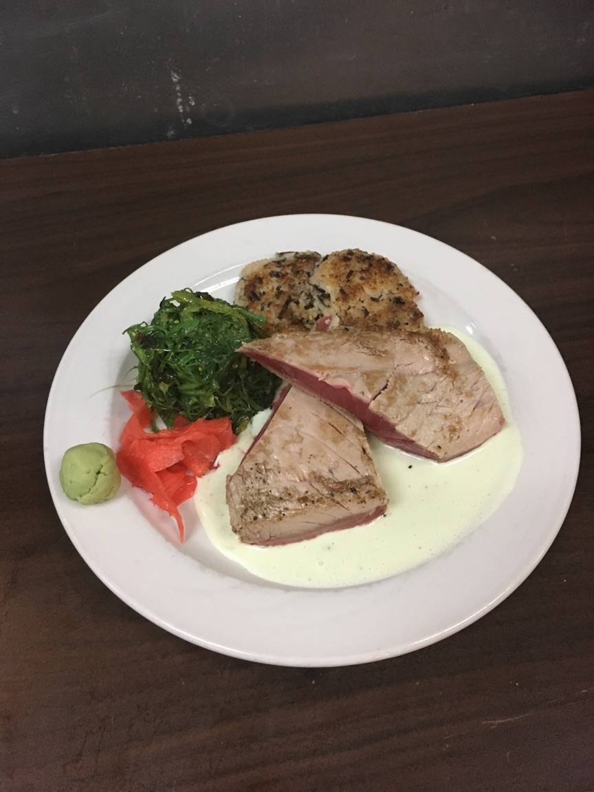 Center Square Restaurant and Bar | restaurant | 1 Pureland Dr, Swedesboro, NJ 08085, USA | 8564673322 OR +1 856-467-3322