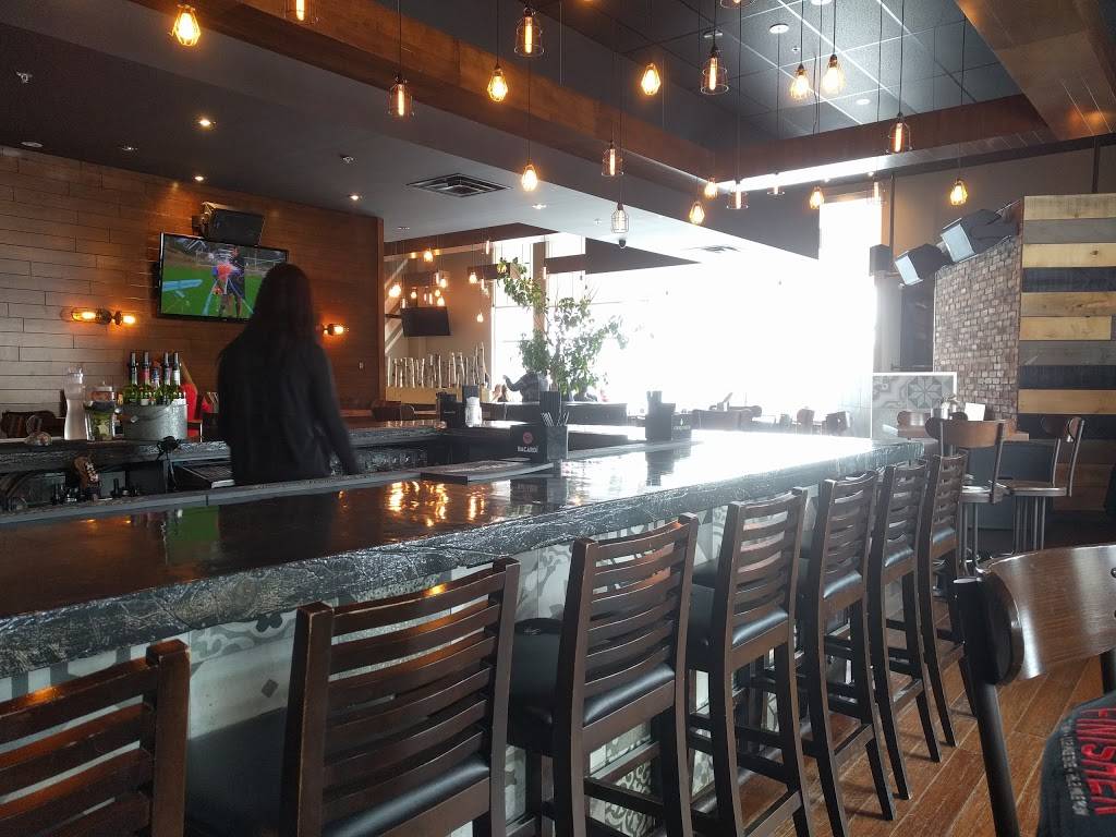 Le White Rabbit | restaurant | 2965 Rue Picard, Saint-Hyacinthe, QC J2S 1H2, Canada | 4507737178 OR +1 450-773-7178