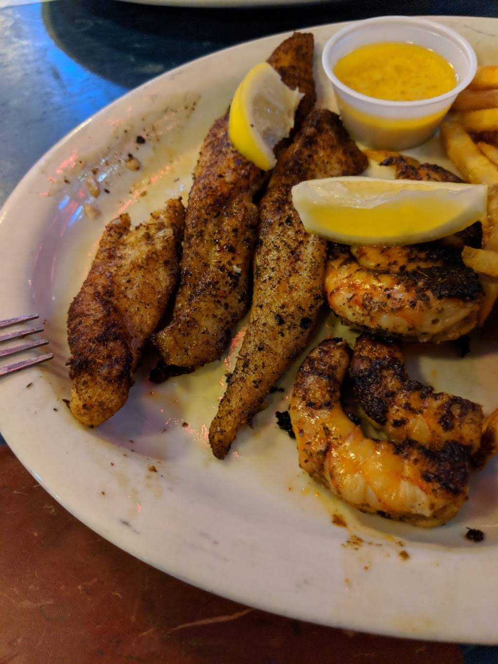 Willies Grill & Icehouse | restaurant | 24236 Northwest Fwy, Cypress, TX 77429, USA | 2817580558 OR +1 281-758-0558