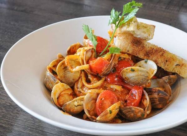 Goodfellas Wood Oven Pizza | restaurant | 1 Old Mill Dr, York, ON M6S 0A1, Canada | 8554335527 OR +1 855-433-5527