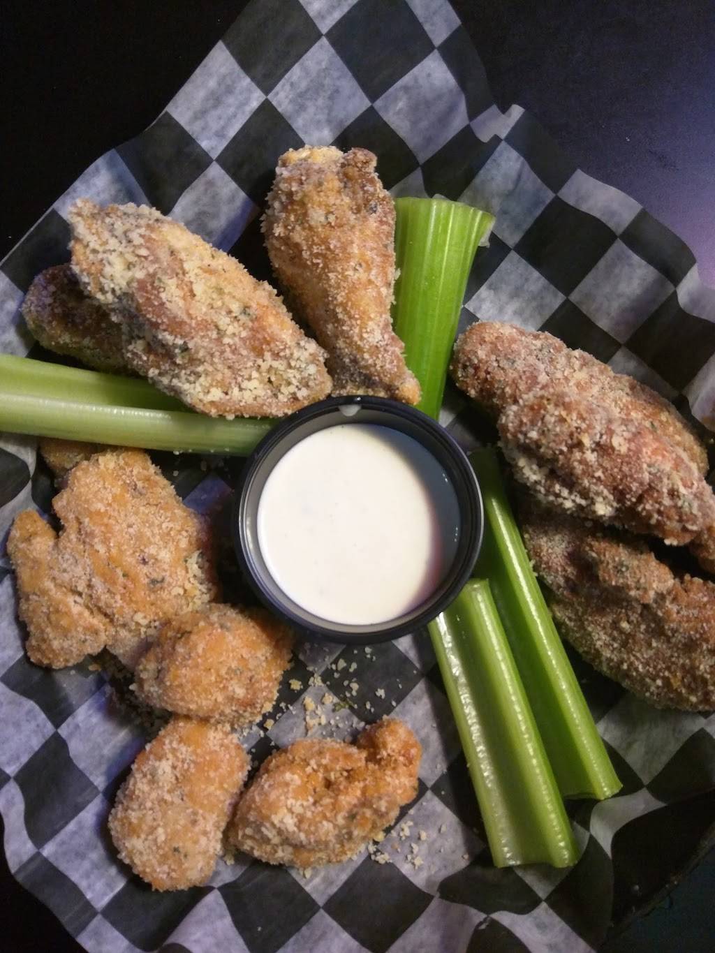 Duffs Famous Wings | restaurant | 3090 Orchard Park Rd, Buffalo, NY 14224, USA | 7166747212 OR +1 716-674-7212