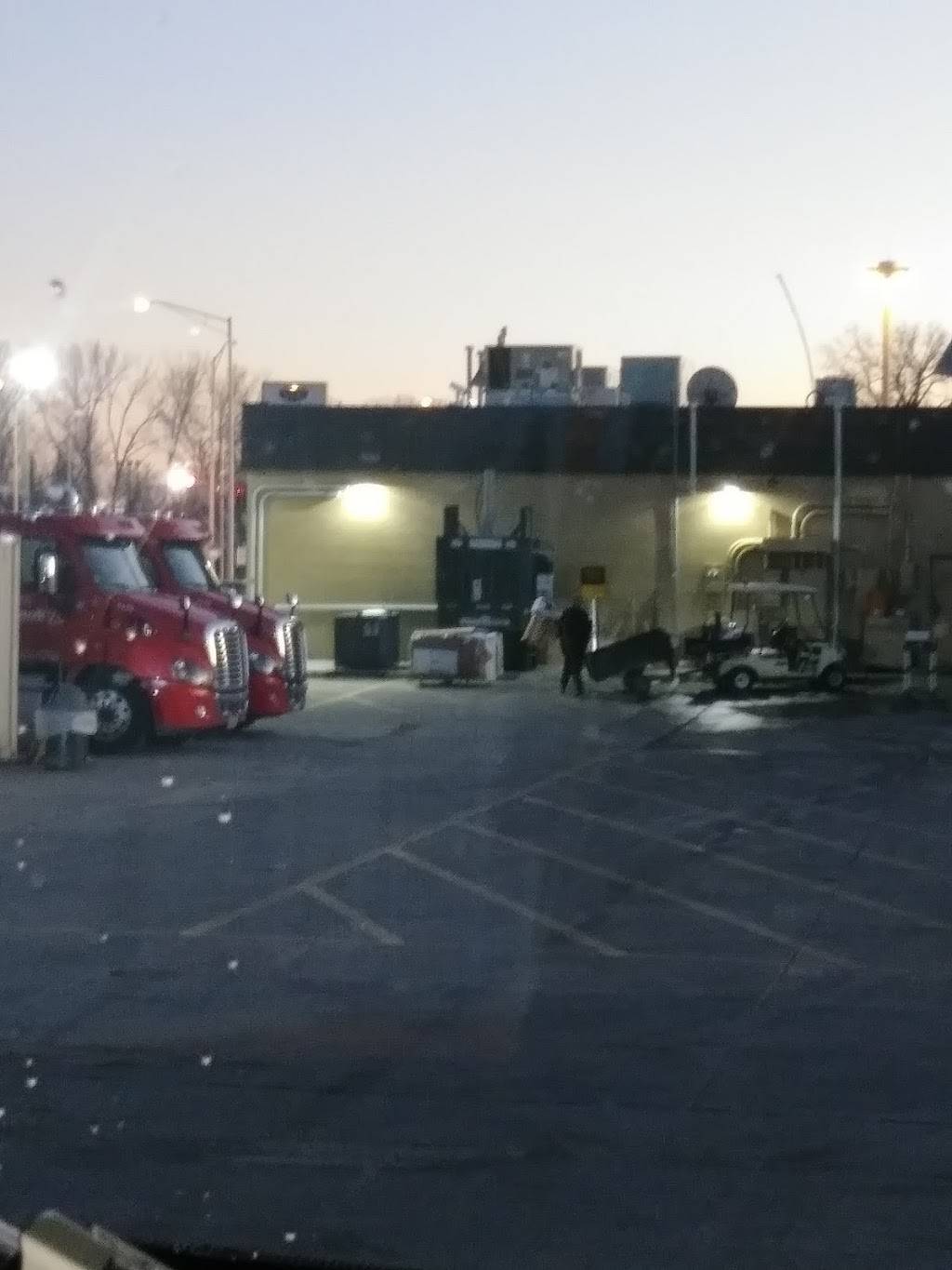 Flying J Travel Center | restaurant | 445 Evansdale Dr, Elk Run Heights, IA 50707, USA | 3192917714 OR +1 319-291-7714