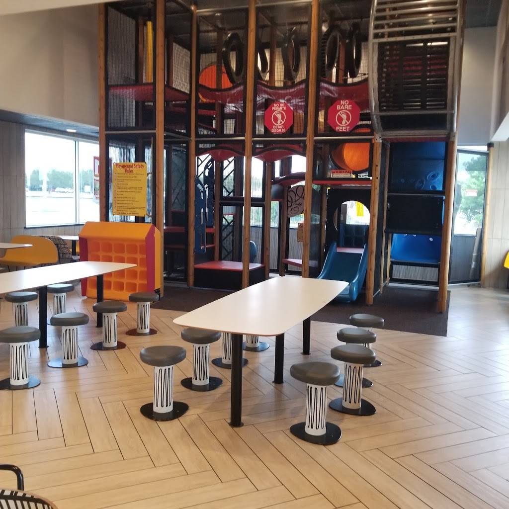 McDonalds | cafe | 269 US-90 E, Hondo, TX 78861, USA | 8304265300 OR +1 830-426-5300