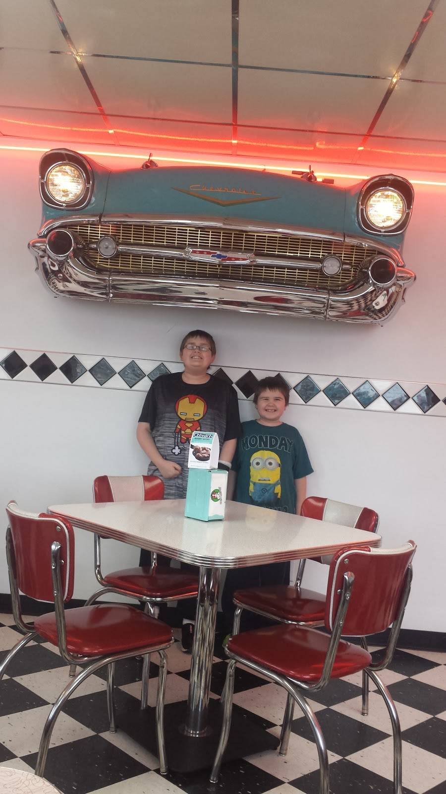 Foxs Pizza Den | restaurant | 128 W Allegheny St, Martinsburg, PA 16662, USA | 8147933366 OR +1 814-793-3366