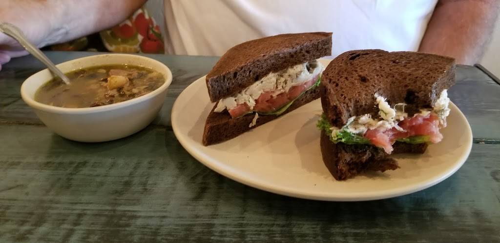 Morty and Edna’s Craft Kitchen | restaurant | 231 N Main Ave #2, Lake Placid, FL 33852, USA | 8636990600 OR +1 863-699-0600