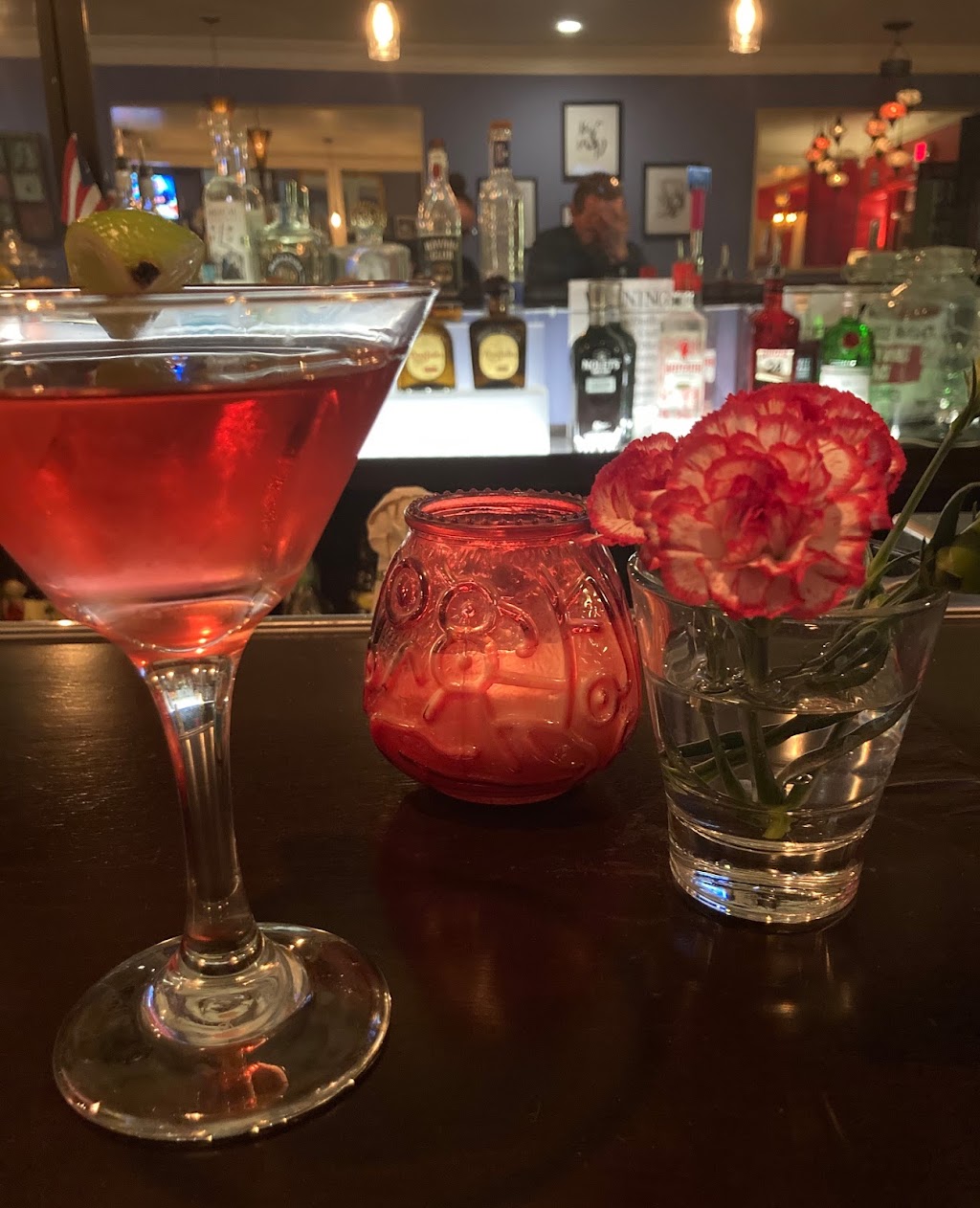 Lolas Lounge | restaurant | 2424 16th St, Sacramento, CA 95818, USA | 9163890429 OR +1 916-389-0429