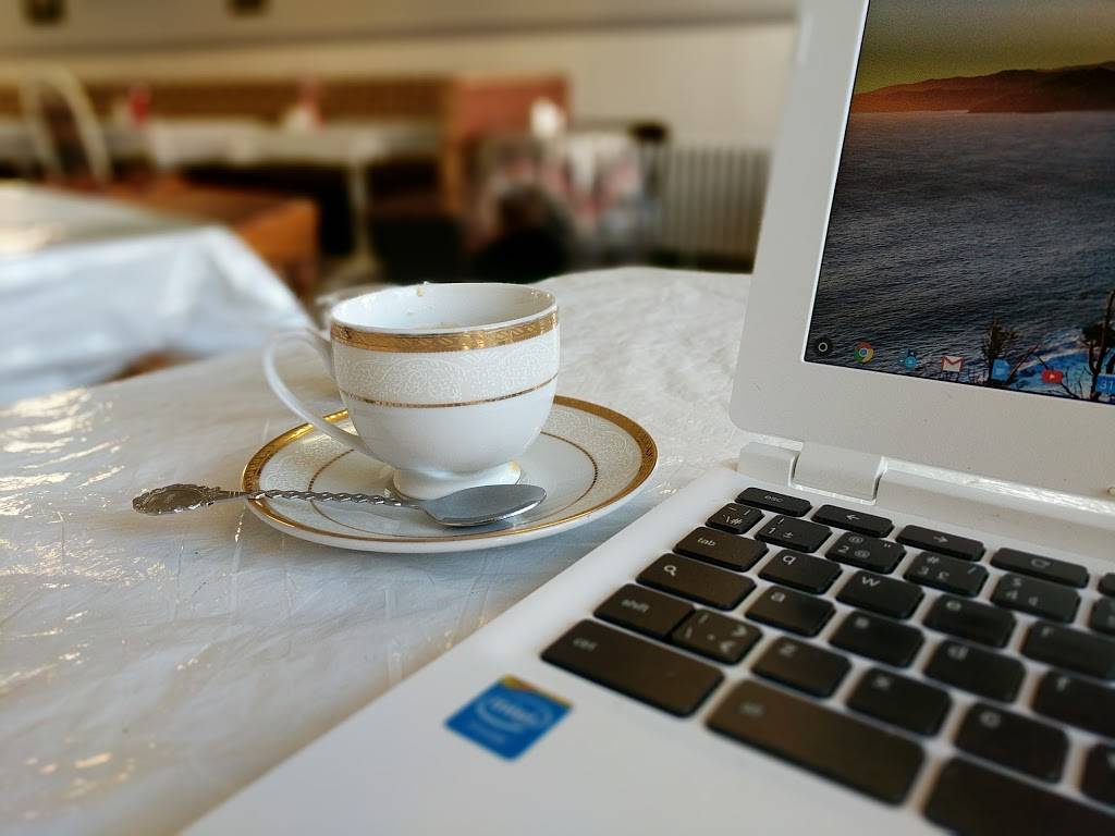 Mina Cafe | restaurant | 104 Rue Saint-Eustache, Saint-Eustache, QC J7R 2K9, Canada | 4504739009 OR +1 450-473-9009