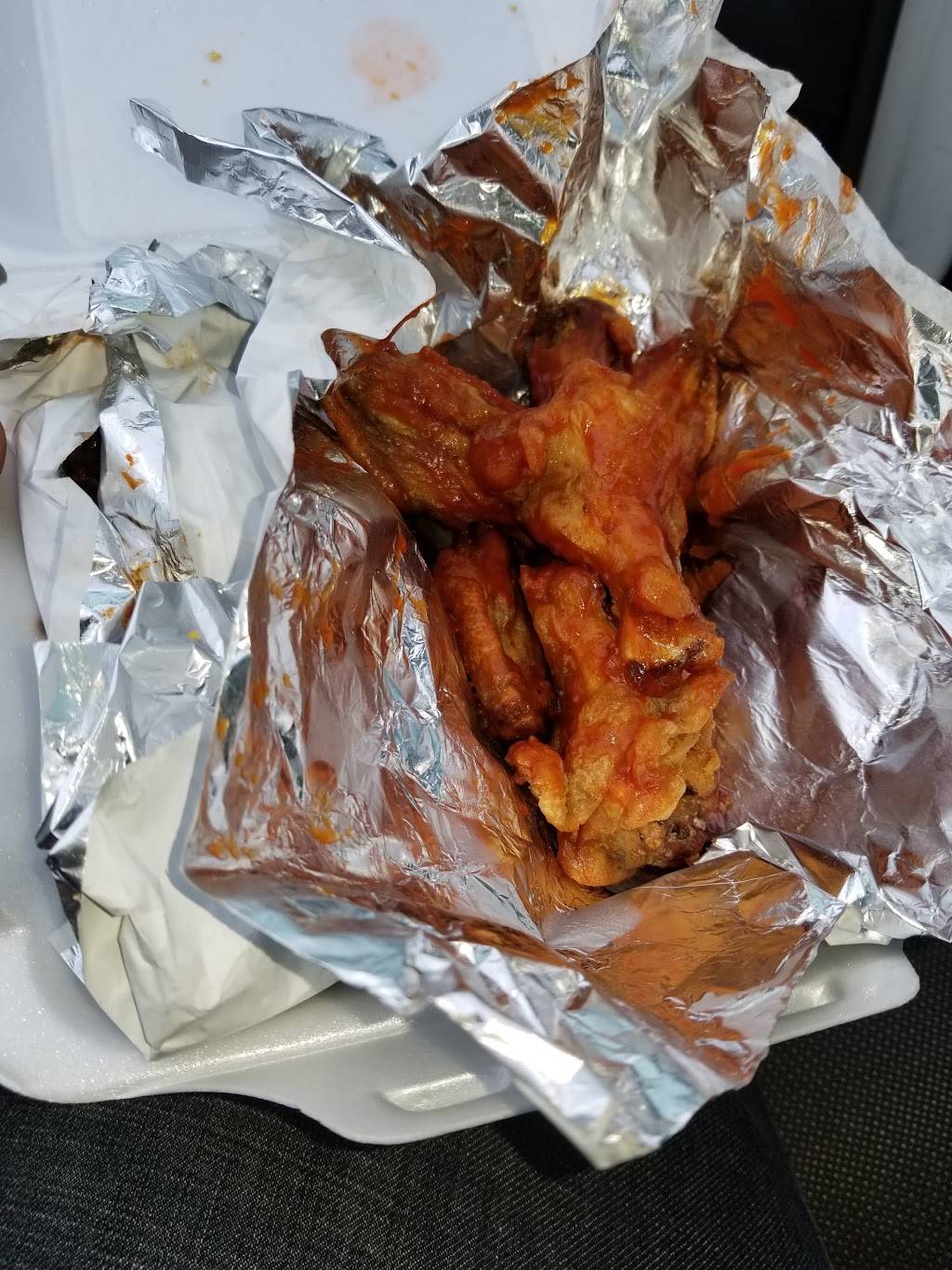 Wingz N Thingz Pizza | restaurant | 5703 Ferry St, Niagara Falls, ON L2G 1S5, Canada | 9053539464 OR +1 905-353-9464