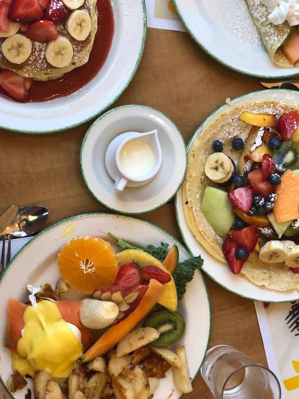 Cora | restaurant | 2629 Alta Vista Dr, Ottawa, ON K1V 7T5, Canada | 6135232672 OR +1 613-523-2672