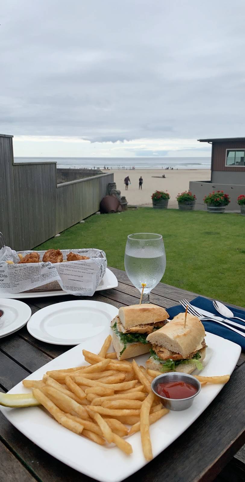 The Wayfarer Restaurant and Lounge | restaurant | 1190 Pacific Dr, Cannon Beach, OR 97110, USA | 5034361108 OR +1 503-436-1108