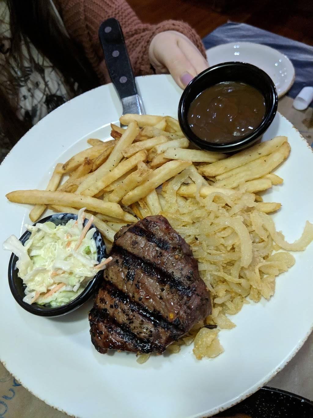 Montanas | restaurant | 815 Paramount Dr, Stoney Creek, ON L8J 0B4, Canada | 9055737272 OR +1 905-573-7272