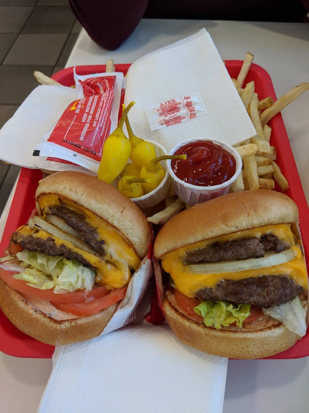 In-N-Out Burger | restaurant | 825 W Chapman Ave, Placentia, CA 92870, USA | 8007861000 OR +1 800-786-1000