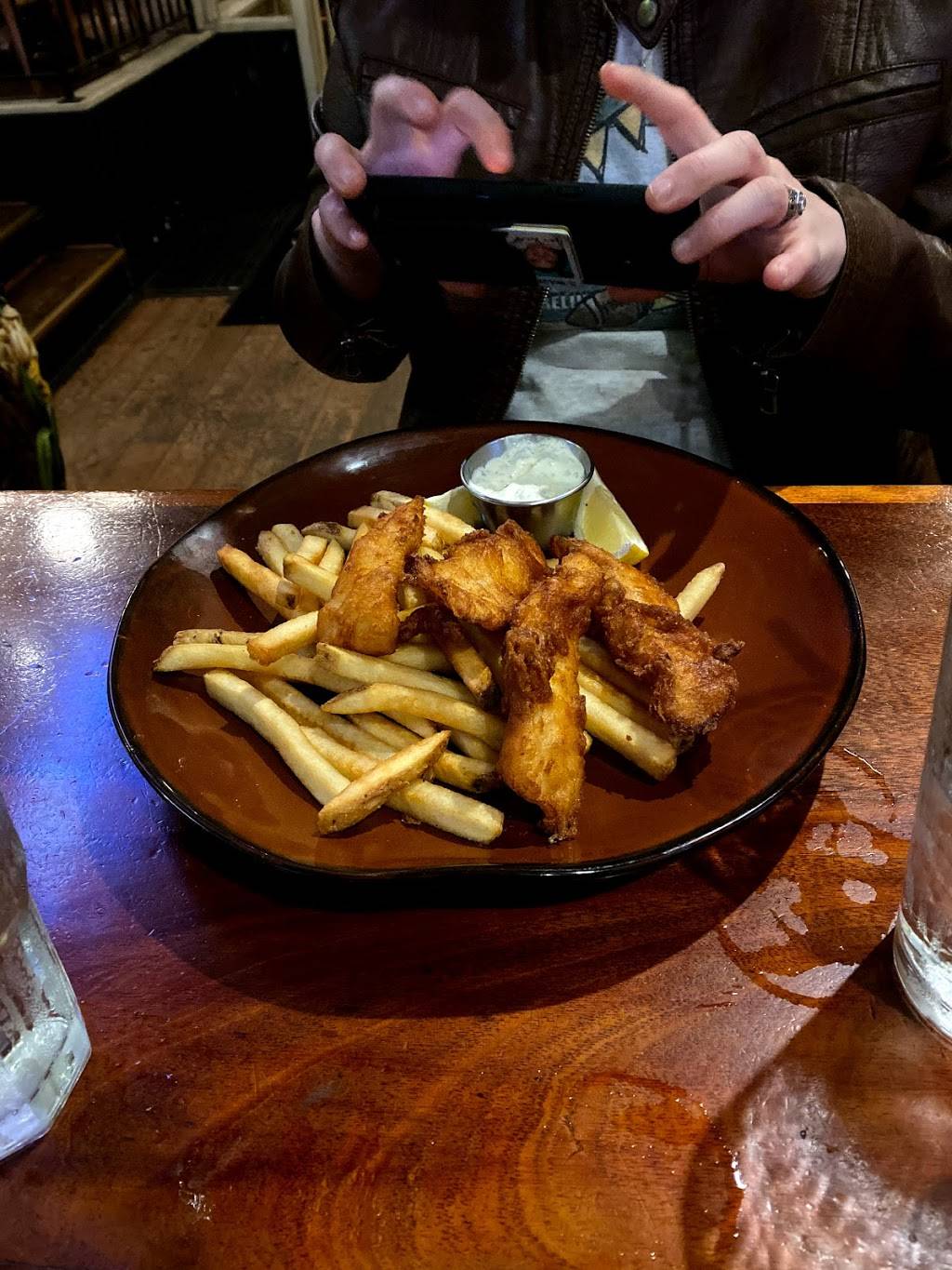 Towne Pub | restaurant | 2322 1st Ave, Seattle, WA 98121, USA | 2064415386 OR +1 206-441-5386