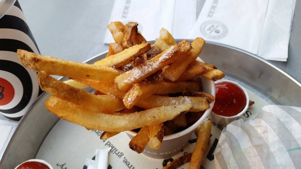 South St. Burger | restaurant | 2383 Yonge St, Toronto, ON M4P 2E7, Canada | 6473436744 OR +1 647-343-6744