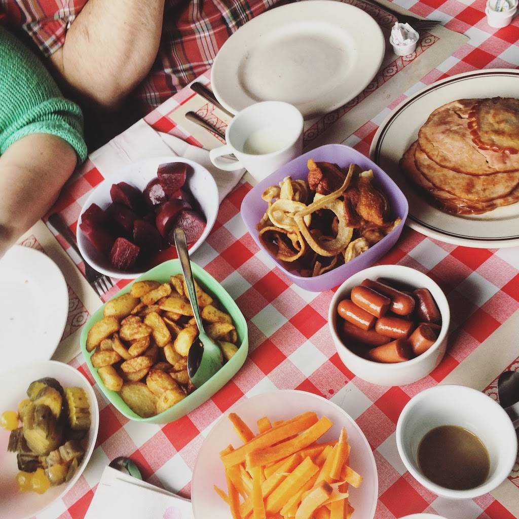 Erablière Au Toit Rouge | restaurant | 133 Chemin du Sous-Bois, Mont-Saint-Grégoire, QC J0J 1K0, Canada | 4504604304 OR +1 450-460-4304