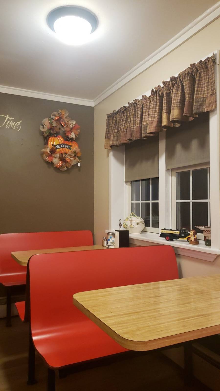 Silver Leaf Diner | restaurant | 3231 US-11, De Kalb Junction, NY 13630, USA | 3153471058 OR +1 315-347-1058