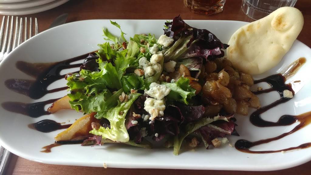 Phils Tara Hideaway | restaurant | 15021 60th St N, Oak Park Heights, MN 55082, USA | 6514399850 OR +1 651-439-9850